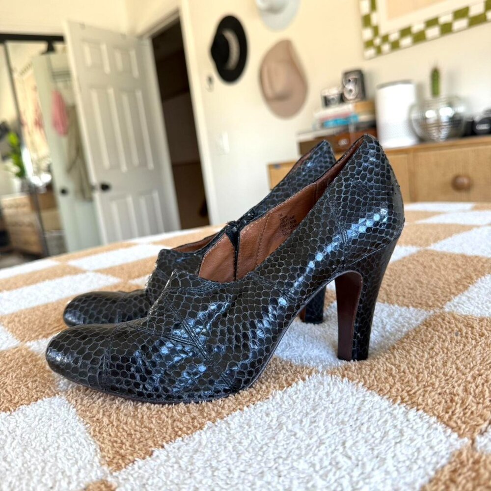 FRYE BLACK SNAKE PRINT HEELS PUMPS WOMENS SIZE 7M